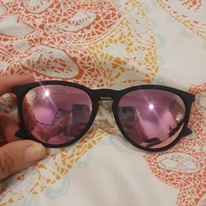 Blenders famous rose and black glasses